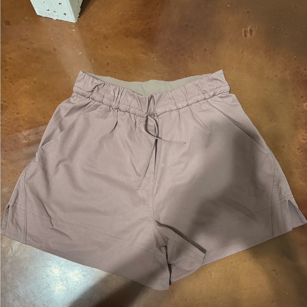 Women’s lulu lemon shorts